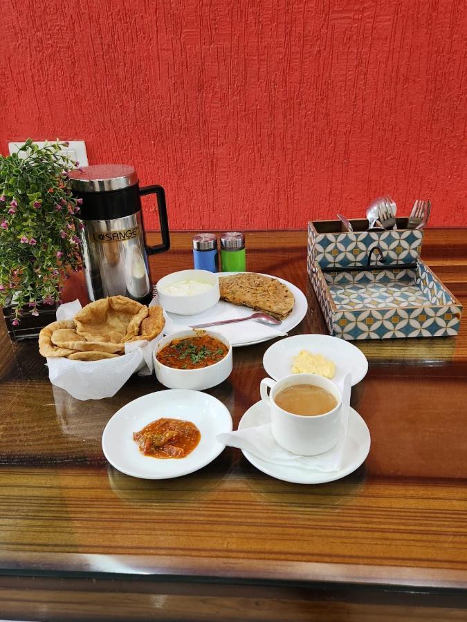 Hotel Ambe Inn By Ambience Delhi Igi Airport Nuova Delhi Esterno foto