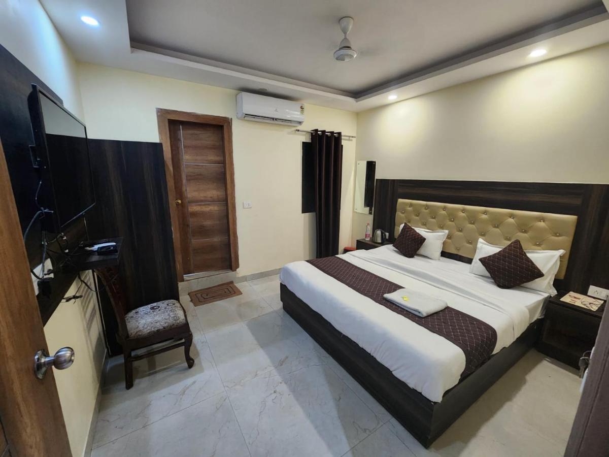 Hotel Ambe Inn By Ambience Delhi Igi Airport Nuova Delhi Esterno foto
