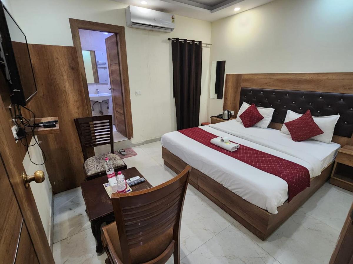 Hotel Ambe Inn By Ambience Delhi Igi Airport Nuova Delhi Esterno foto